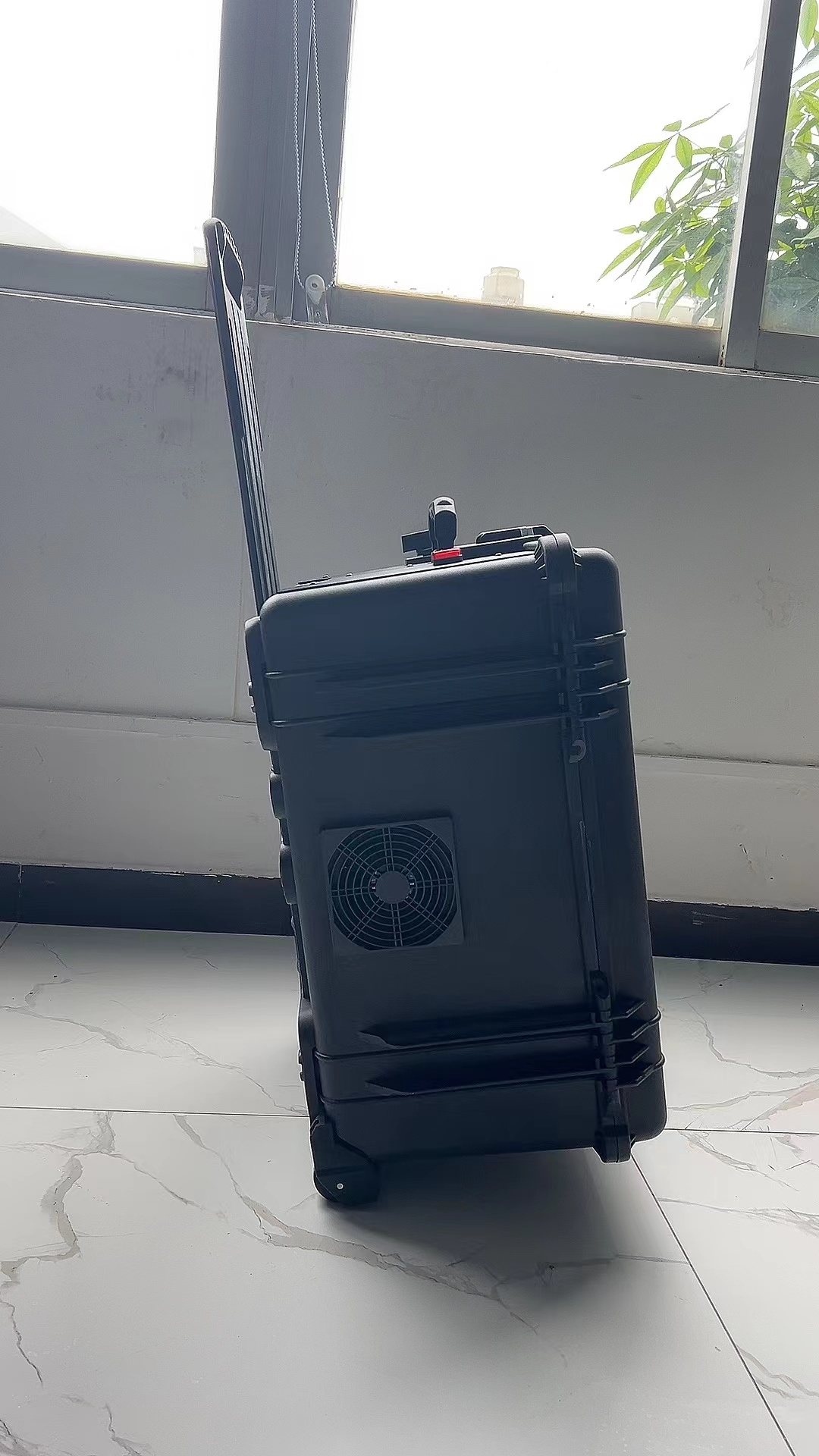 兴海手拉箱型移动通信干扰器